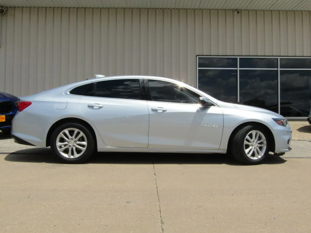Used 2018 Blue Chevrolet LT image 2