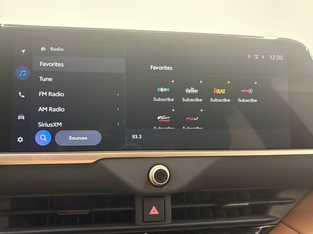 Used 2025 White Toyota XLE image 21