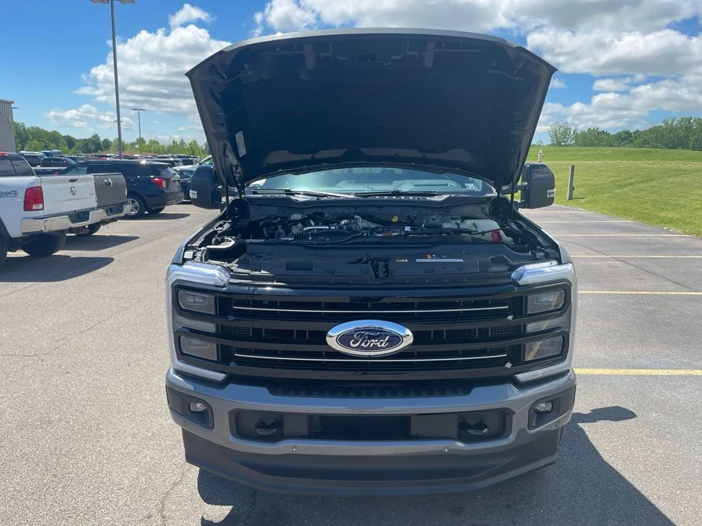 2025 Ford F-350 Super Duty Platinum - Photo 36