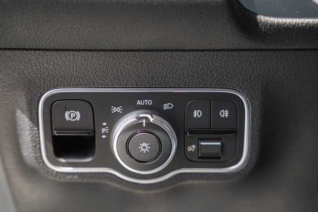 New 2026 Polar White Mercedes-Benz GLB 250 image 45