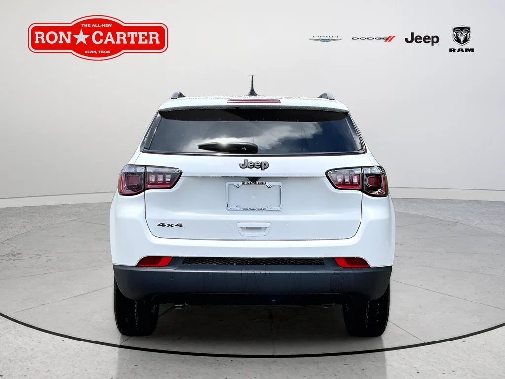 New 2026 Bright White Clearcoat Jeep Latitude image 4