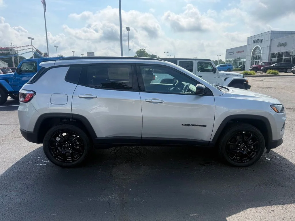 New 2026 Silver Zynith Metallic Clear-Coat Exterior Paint Jeep Latitude image 2