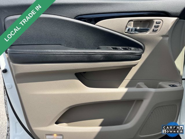 Used 2017 White Honda Touring image 25
