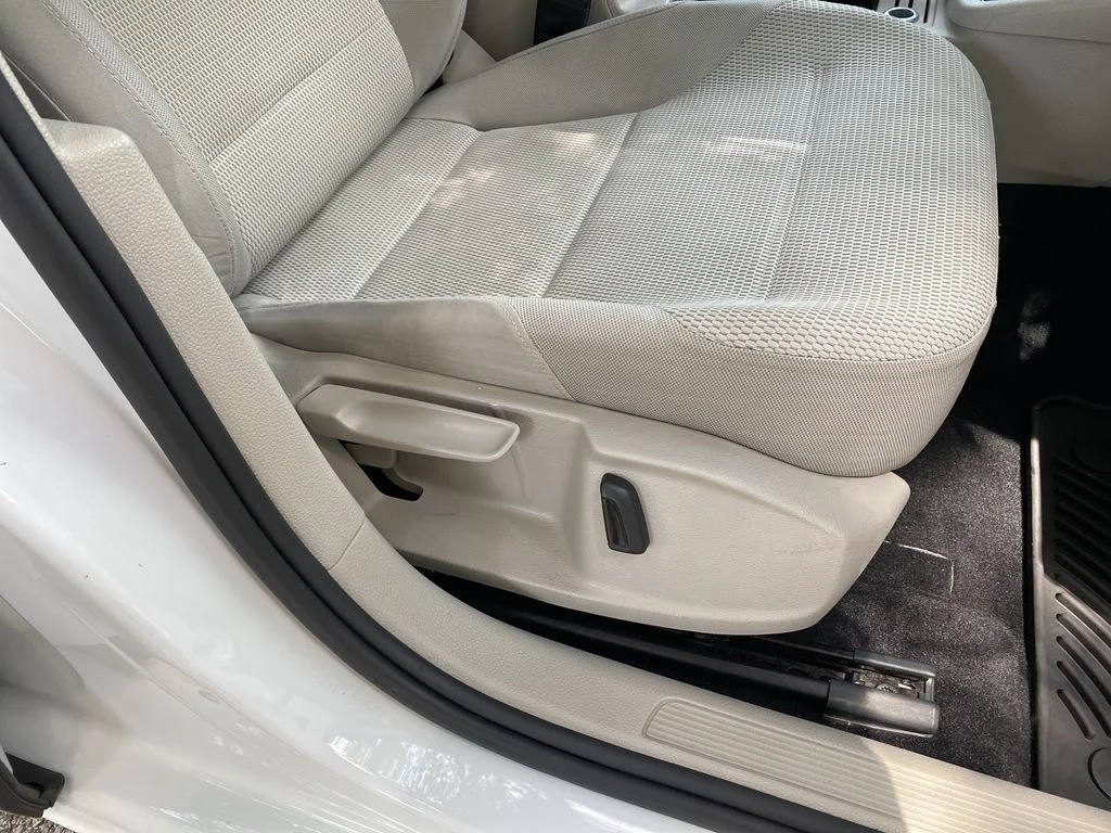 Used 2016 Pure White Volkswagen S image 27