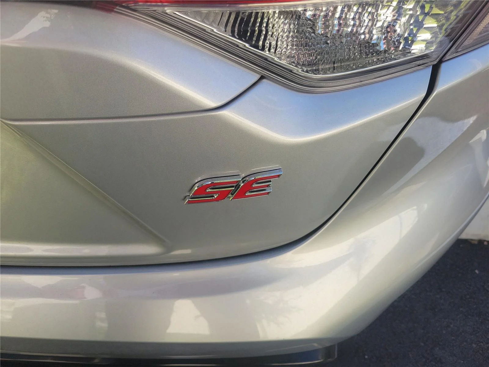 Used 2025 Classic Silver Metallic Toyota SE image 3
