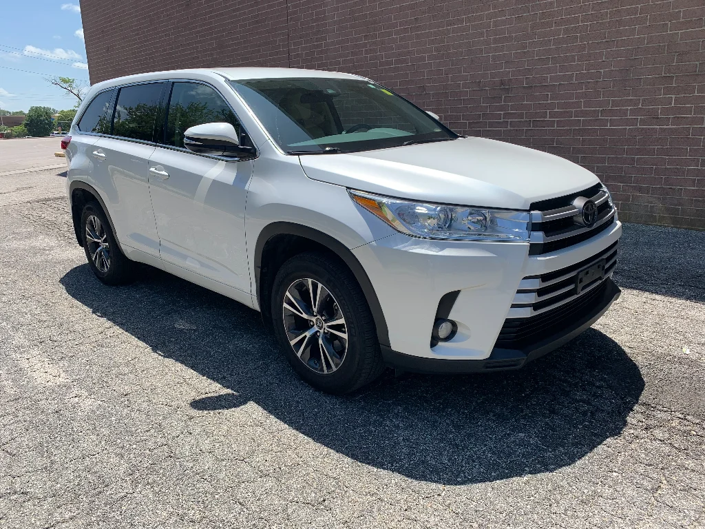 Used 2017 Blizzard Pearl Toyota LE Plus image 7