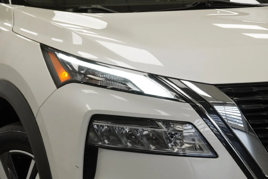 Used 2023 Pearl White Trico Nissan SL image 9