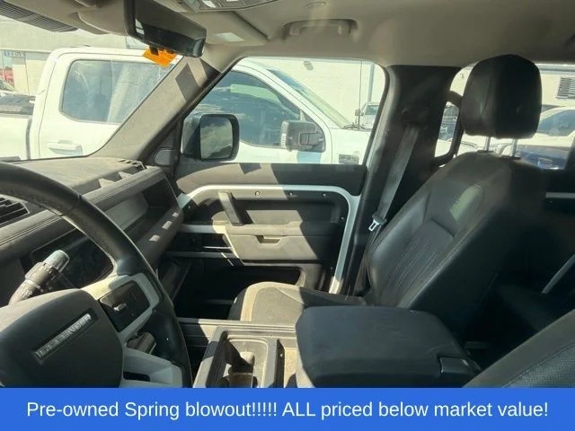 Used 2020  Land Rover SE image 17