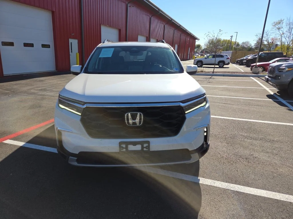 Used 2023 White Honda Elite image 2