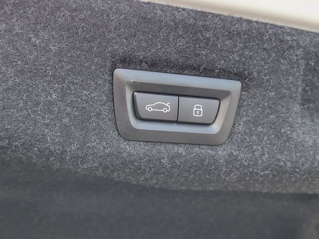 Used 2025 White Metallic BMW 530i image 13