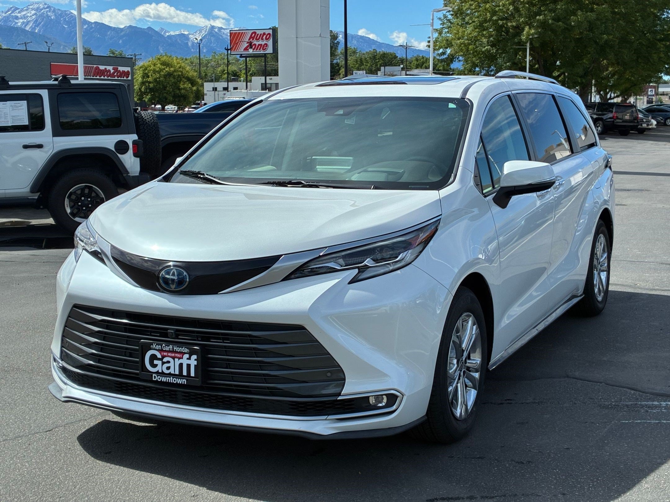 Used 2023 Ice Cap Toyota Platinum image 8