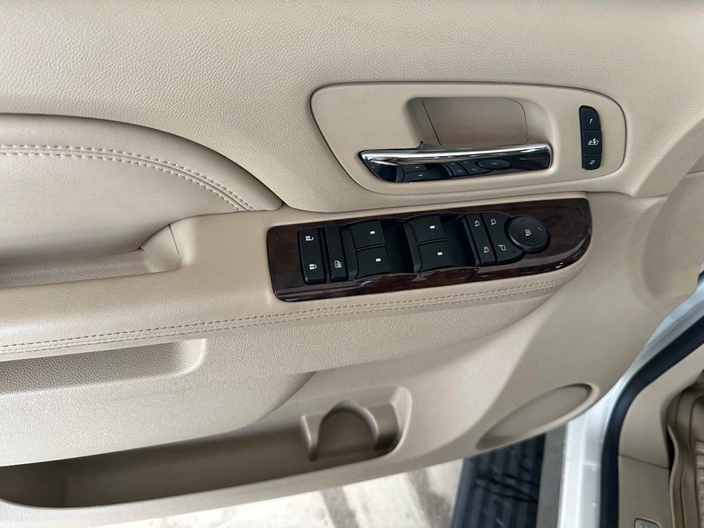 Used 2011 White Cadillac Premium image 8