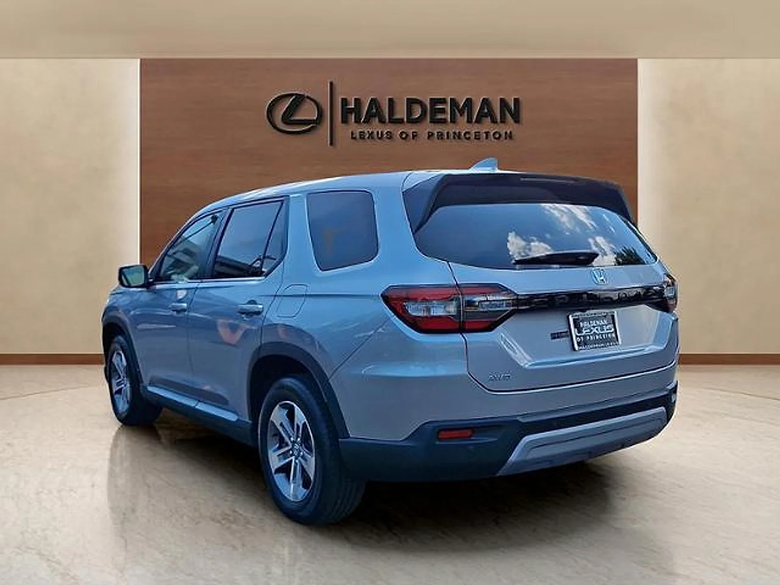Used 2025 Lunar Silver Metallic Honda EX-L image 4