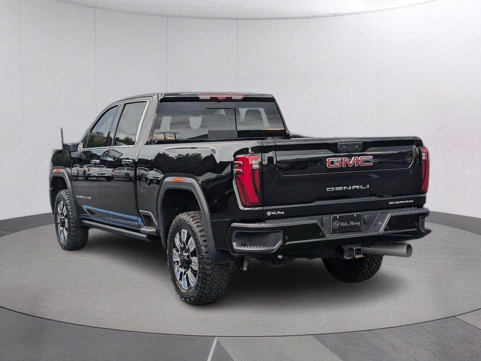 Used 2025 Onyx Black GMC Denali image 3