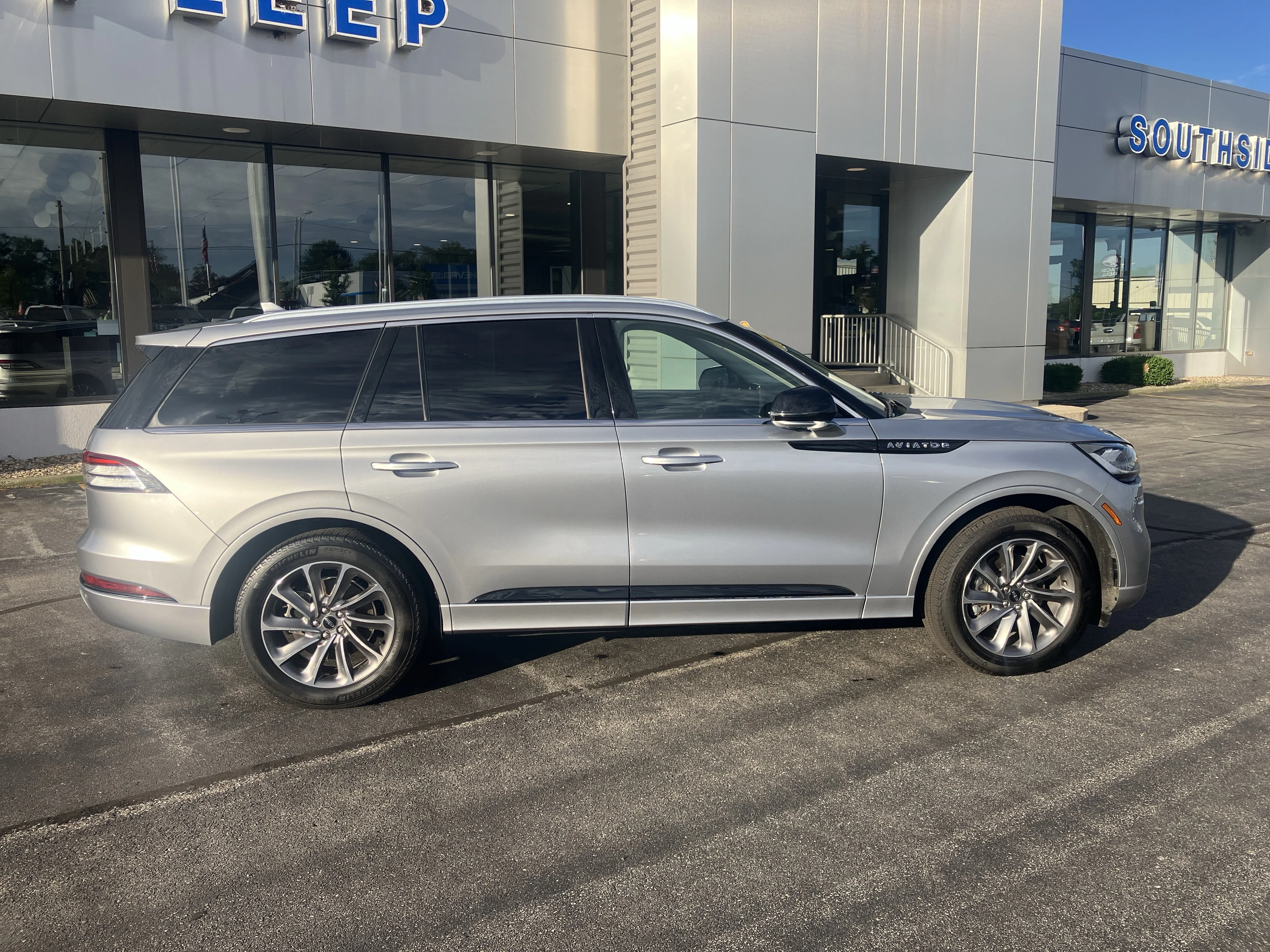Used 2020 Radiance Metallic Lincoln Grand Touring image 9