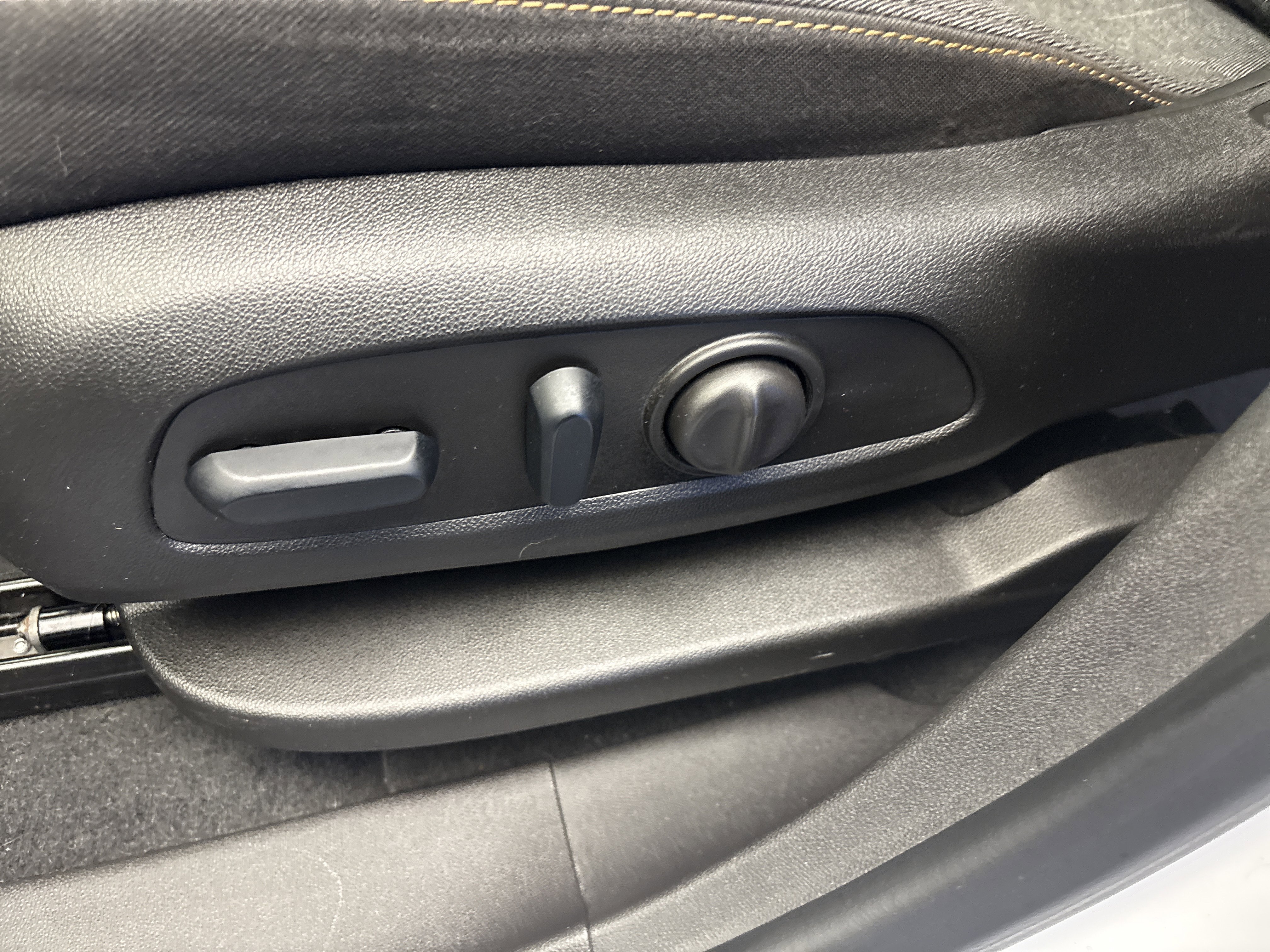 Used 2024 Summit White Chevrolet LT image 13