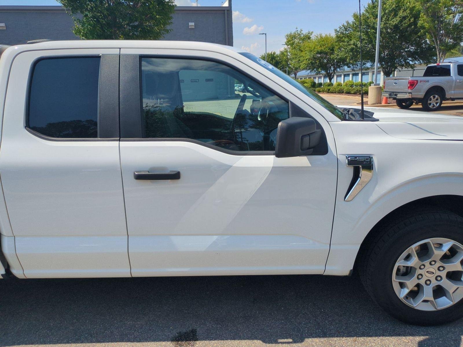Used 2022 Oxford White Ford XLT image 30