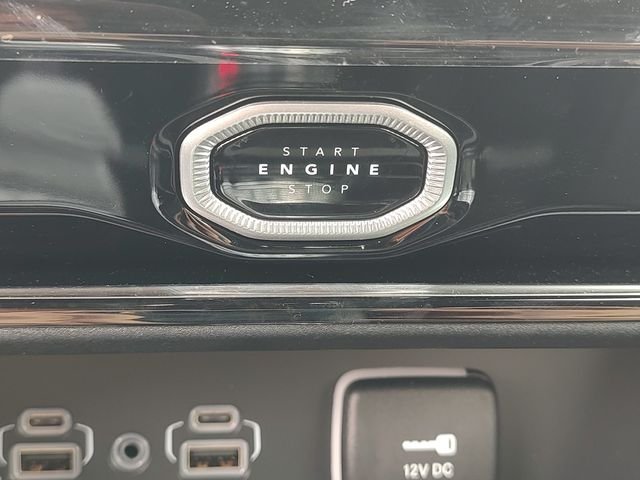 New 2026 Silver Zynith Exterior Paint Jeep Altitude image 33