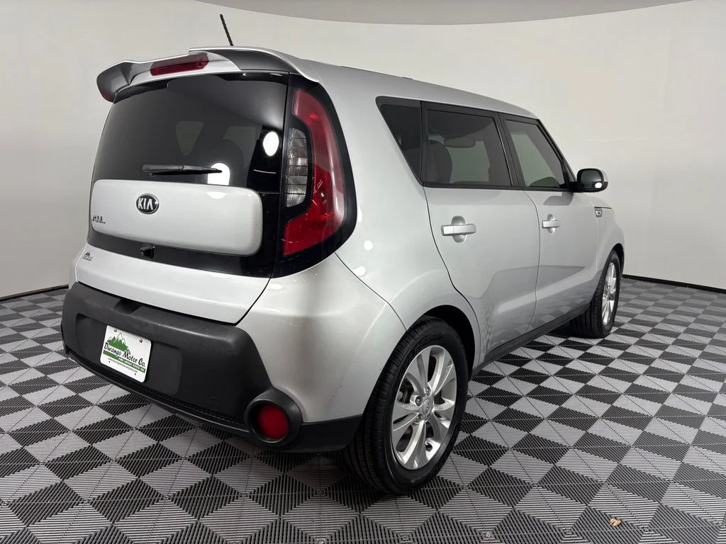 Used 2015 Silver Kia Plus image 8