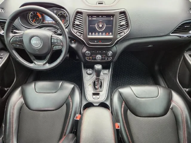 Used 2020 Silver Jeep Trailhawk image 26