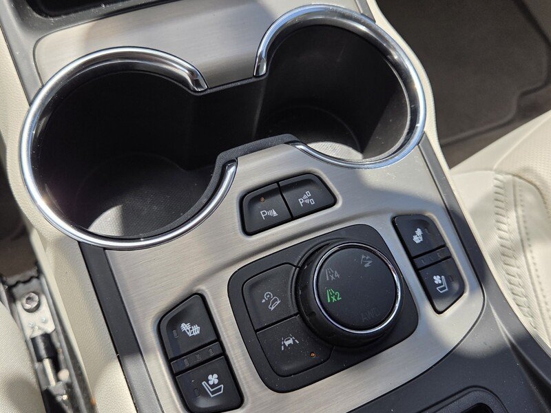 Used 2022 White Frost GMC AWD 4DR DENALI image 24