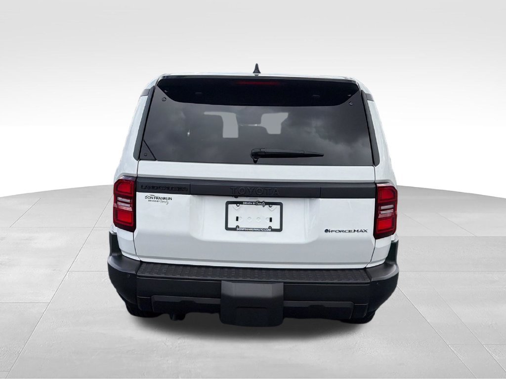 Used 2024 White Toyota 1958 image 4