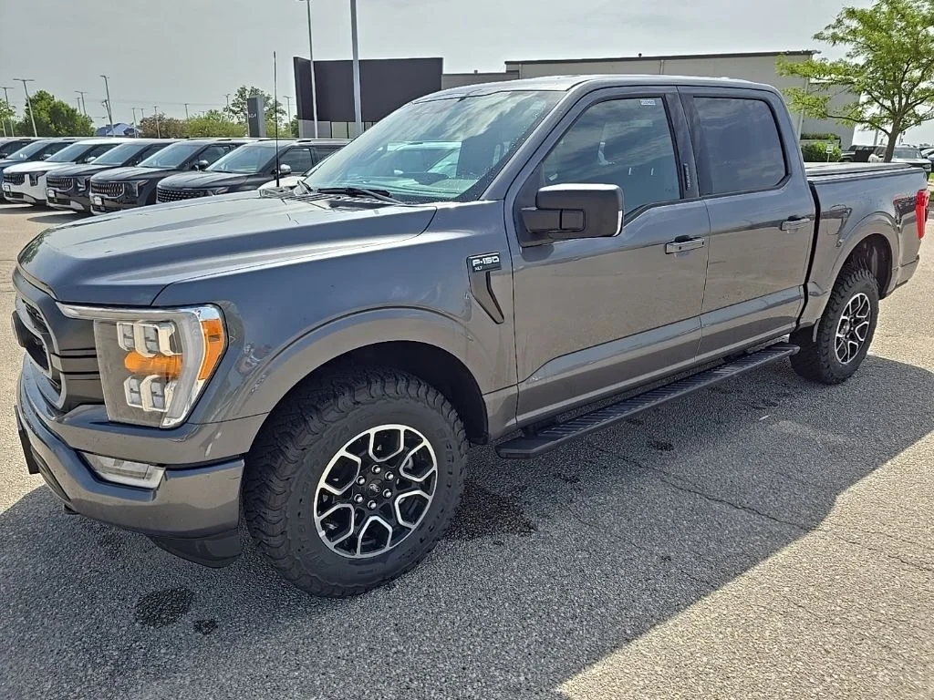 Certified Used 2022 Gray Ford XLT image 4