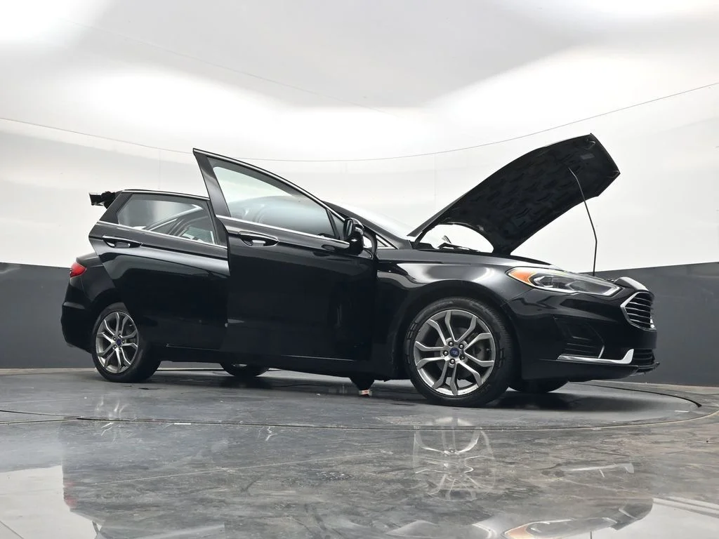 Used 2019 Black Ford SEL image 54