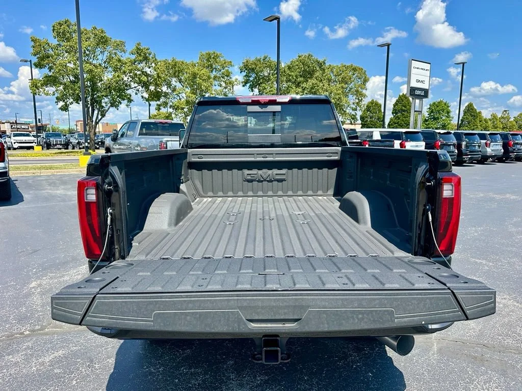 2026 GMC Sierra 3500HD Denali - Photo 6