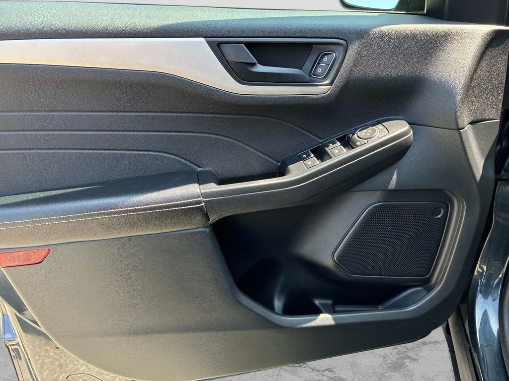 Used 2022 Blue Ford SE image 22
