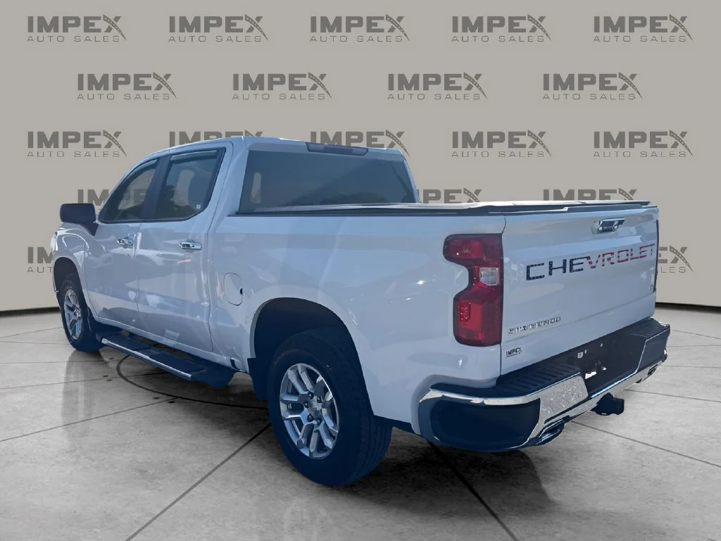 Used 2025 White Chevrolet LT image 3