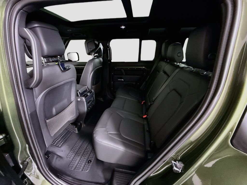 New 2026 Woolstone Green Land Rover X-Dynamic SE image 21