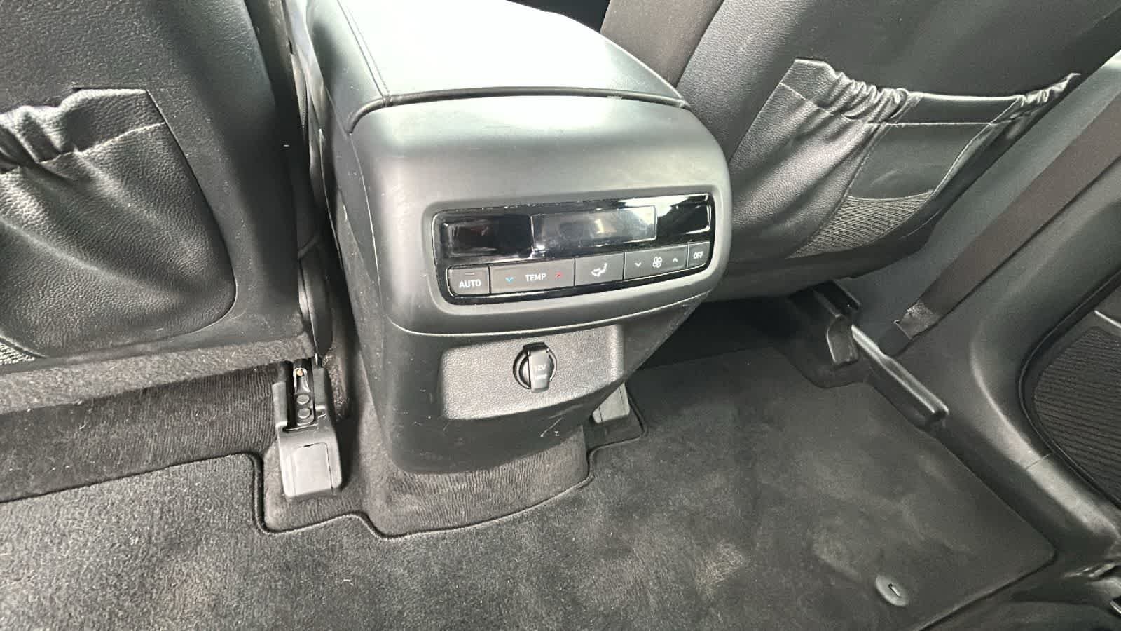 Used 2021 Hyper White Hyundai SEL image 25