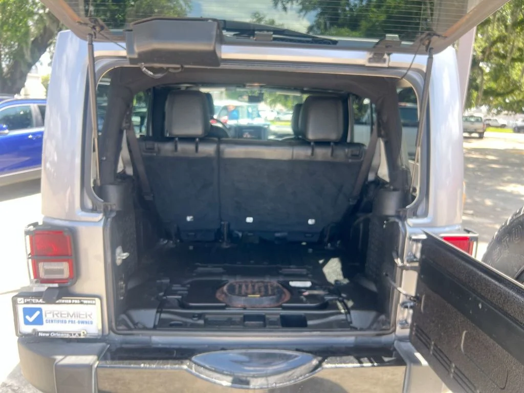 Used 2017 Silver Jeep Unlimited Sahara image 18