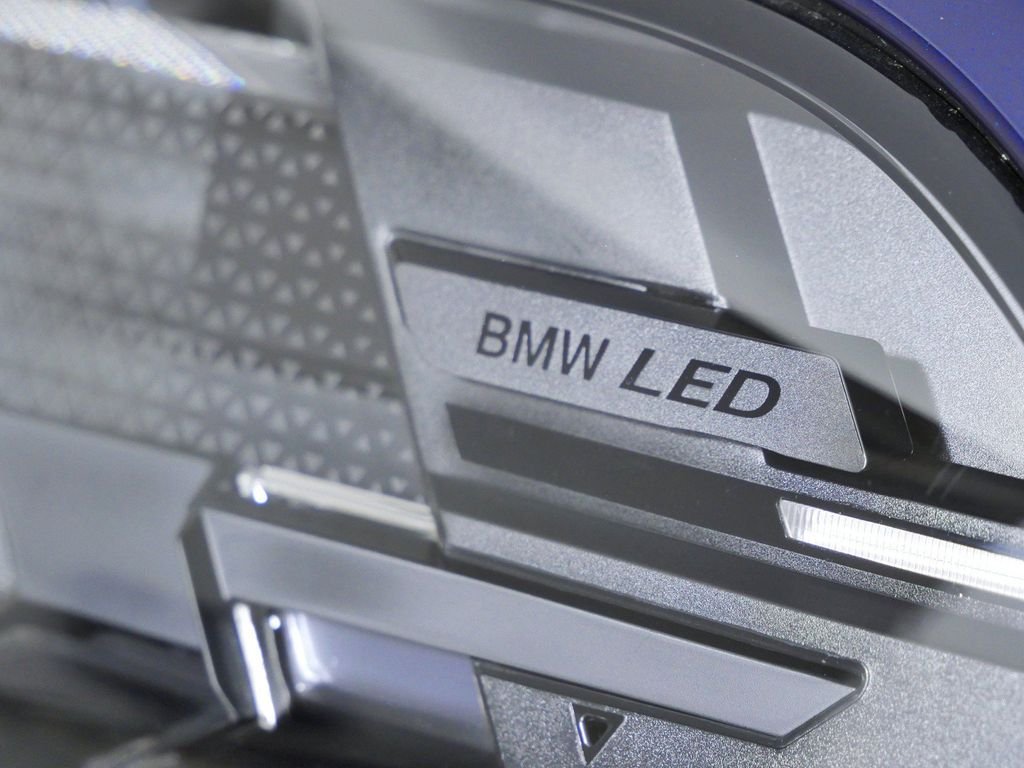 New 2026 Tanzanite Blue II Metallic BMW xDrive40i image 4