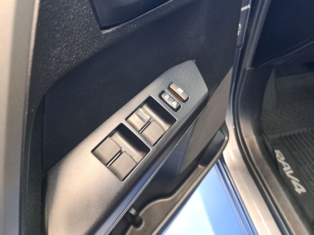 Used 2018 Gray Toyota LE image 13