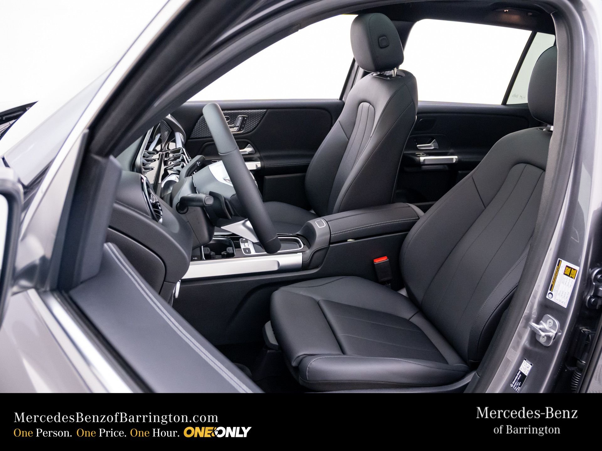 New 2026 Mountain Grey Metallic Mercedes-Benz GLB 250 image 18