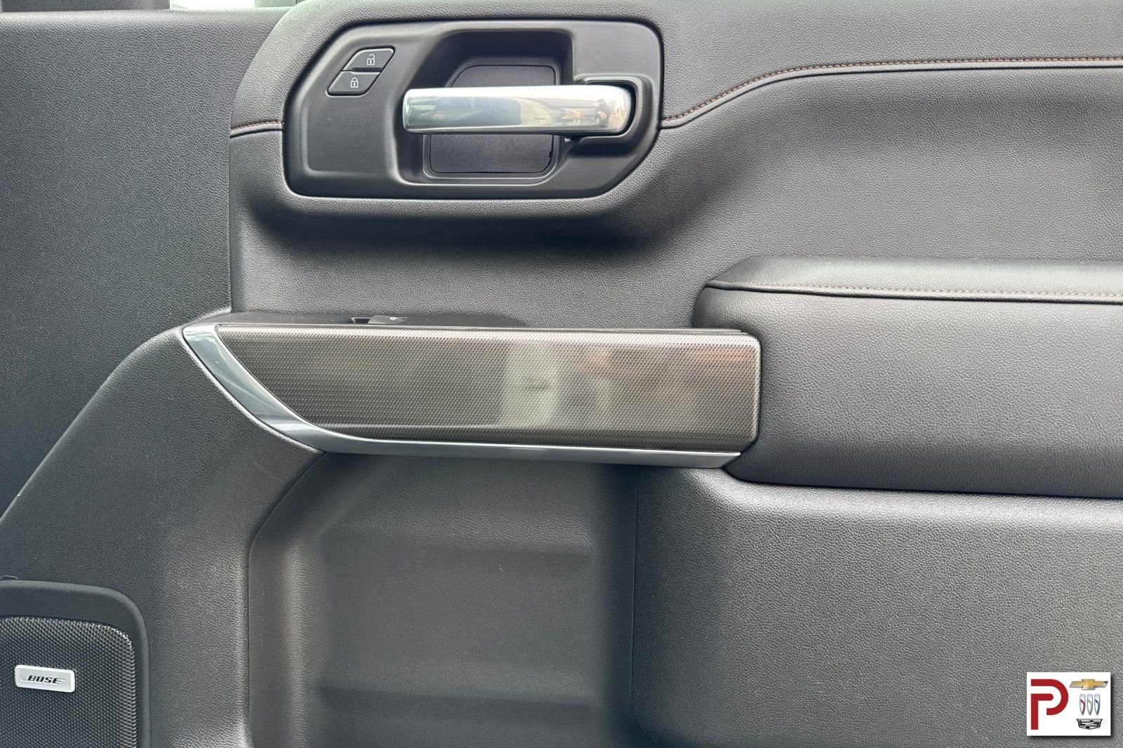 Used 2022 White GMC AT4 image 19