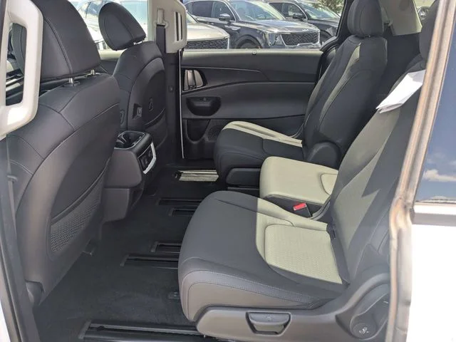 New 2026 Snow White Pearl Kia SX Prestige image 15