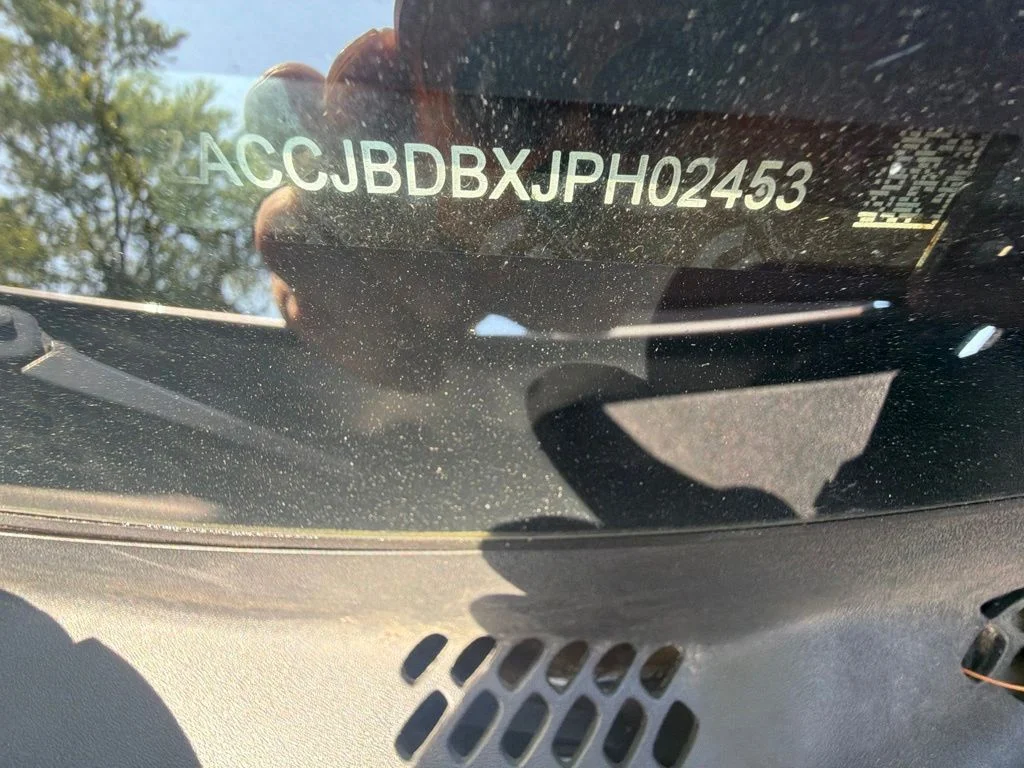 Used 2018 Silver Jeep Limited image 43
