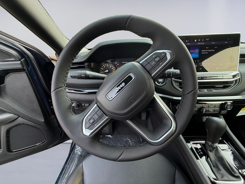 New 2026 Fathom Blue Pearl-Coat Exterior Paint Jeep Latitude image 14