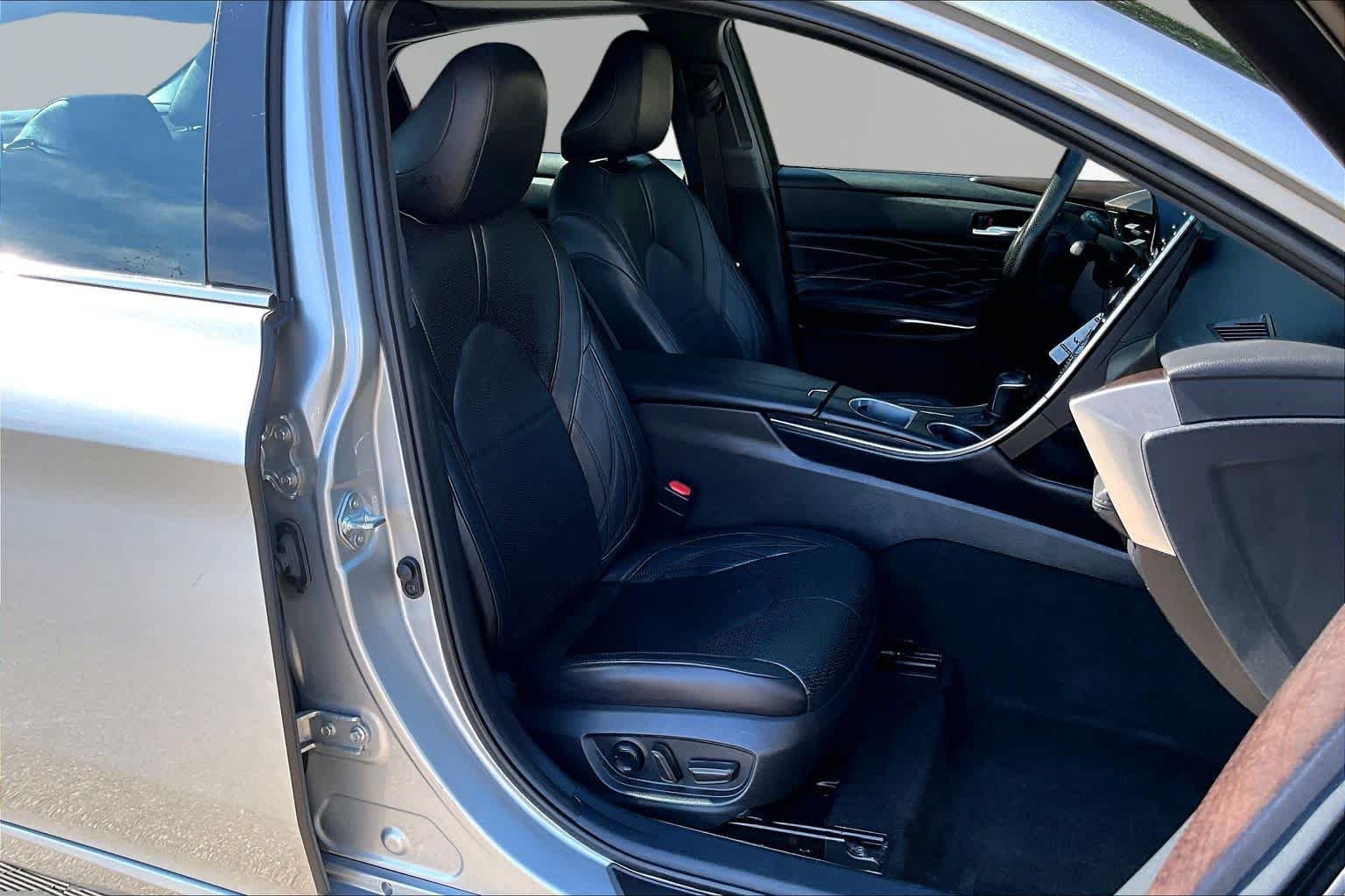Used 2021 Celestial Silver Metallic Toyota Hybrid Limited image 9