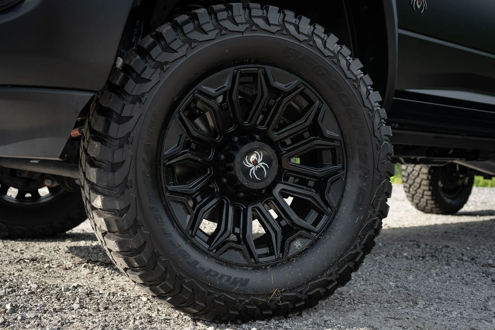 New 2026 Diamond Black Crystal Pearl-Coat Exterior Paint RAM Laramie with Black Widow Package image 7