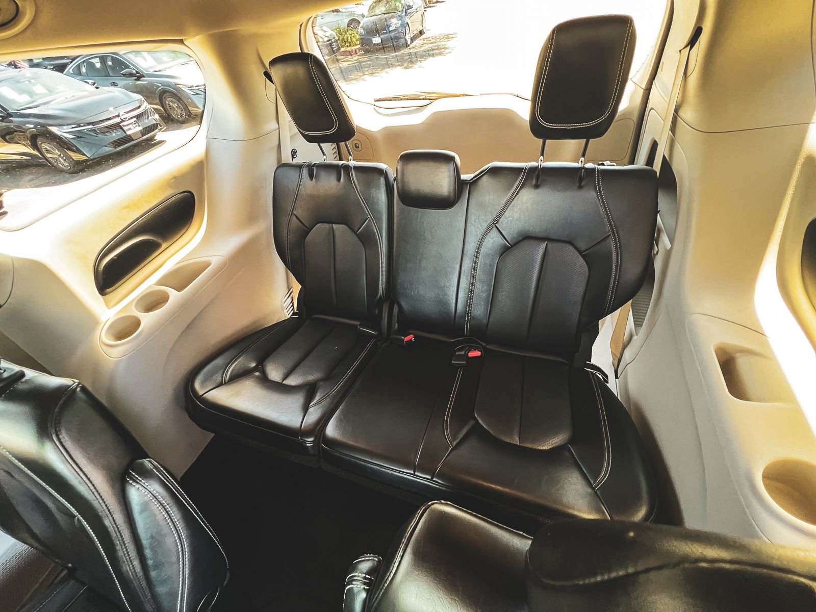 Used 2023 Black Chrysler Touring L image 17