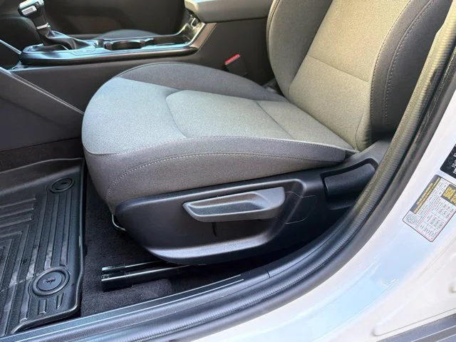 Used 2025 White Kia LXS image 21