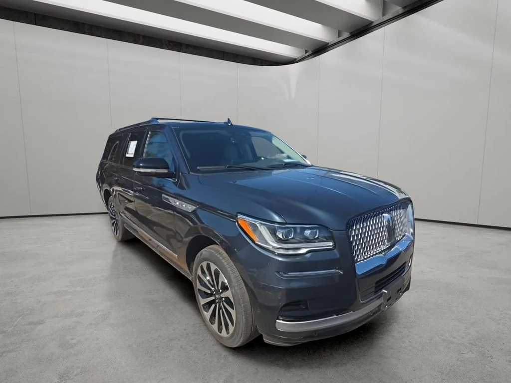 Used 2022 Ocean Drive Blue Metallic Tinted Clearcoat Lincoln Reserve image 3