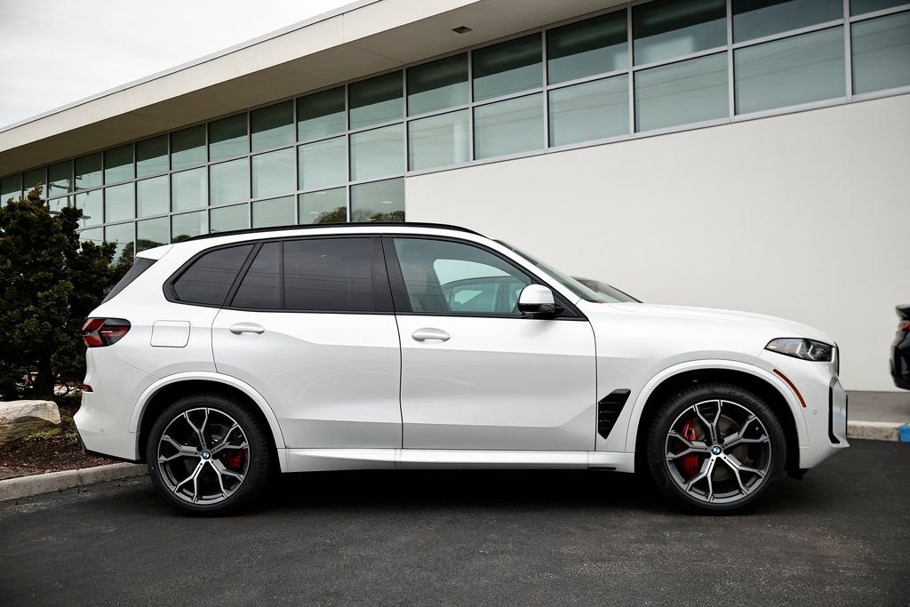 New 2026 Mineral White Metallic BMW sDrive40i image 4