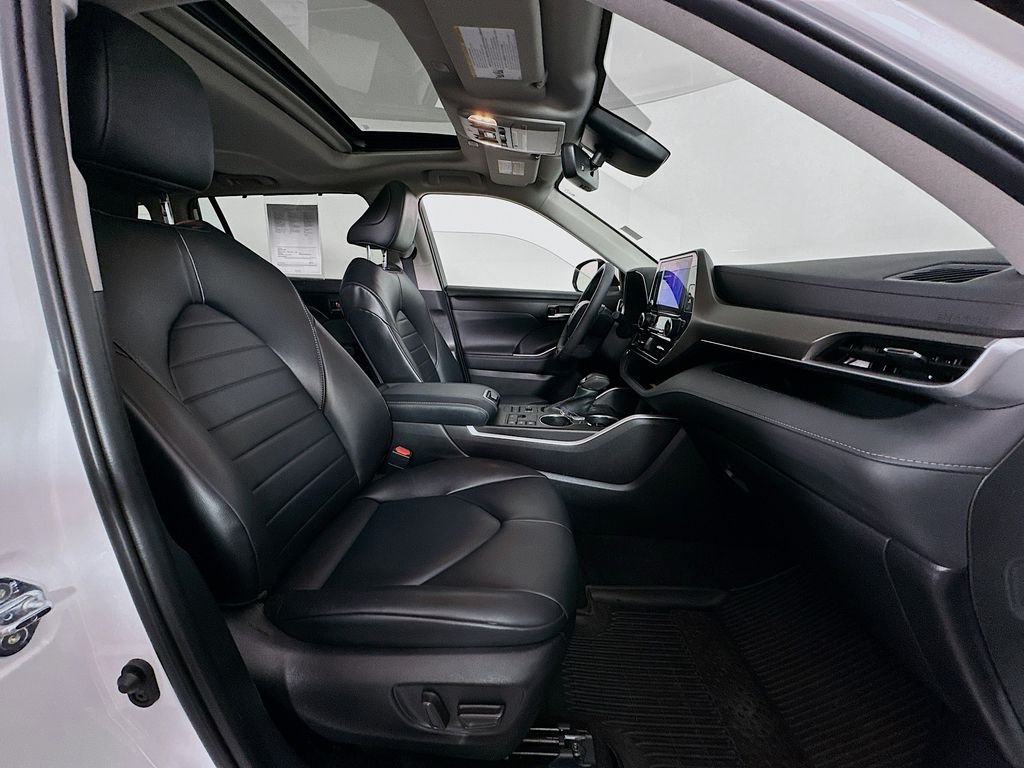 Used 2023 Pearl Toyota XLE image 30