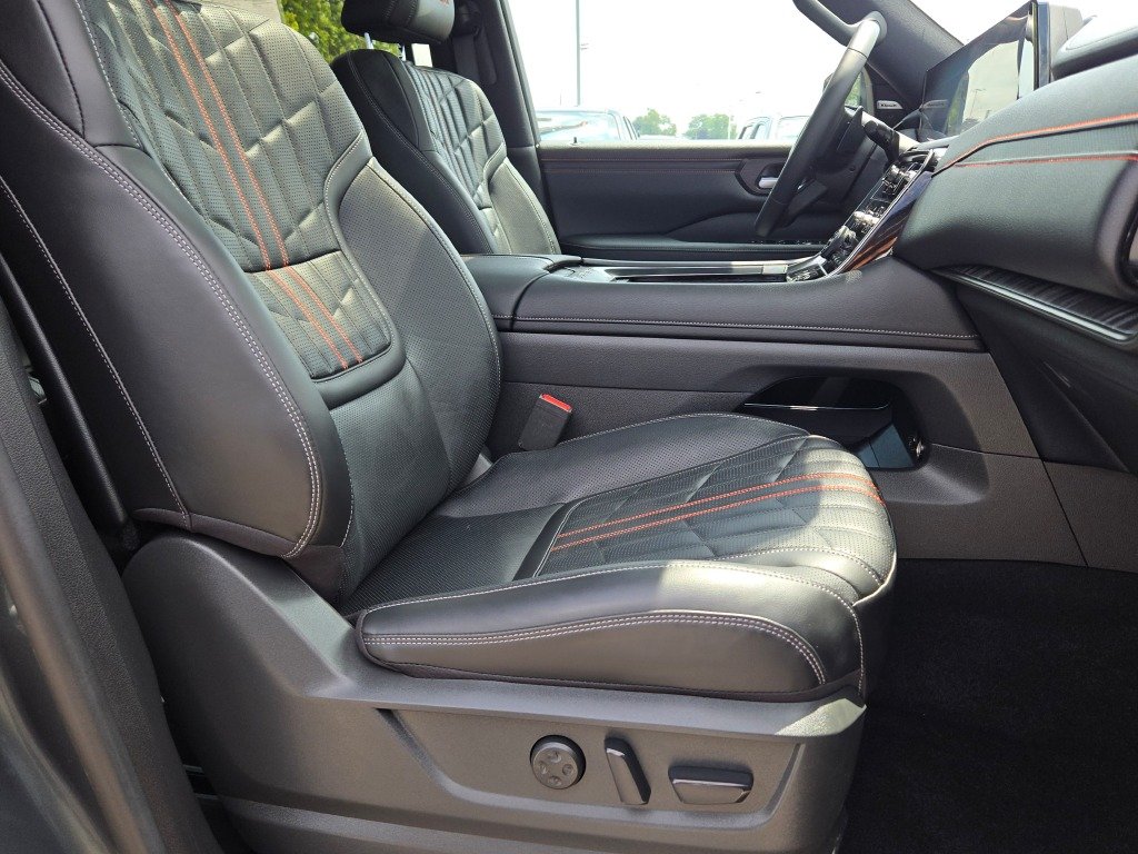 Used 2026 White Nissan PRO-4X image 5