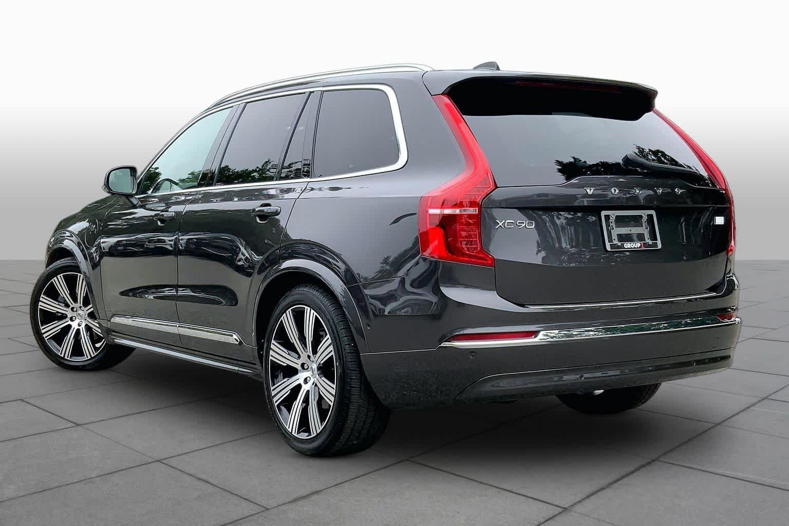 Used 2024 Onyx Black Metallic Volvo Ultimate Bright Theme image 12